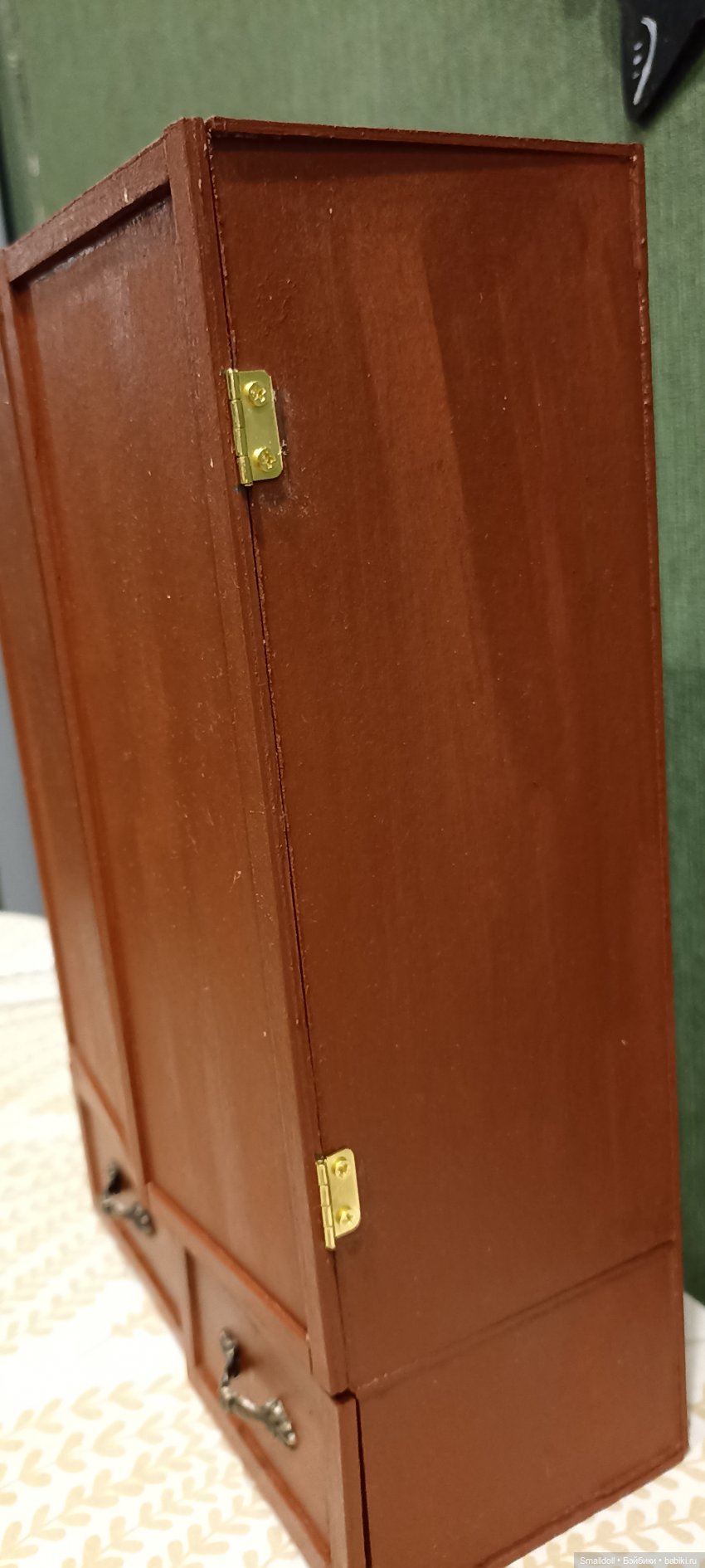 Винтажный шкаф — Мебель для кукол и домиков: фото