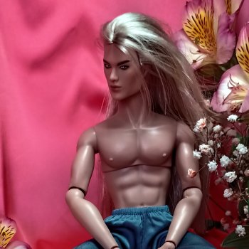 Демон сидящий