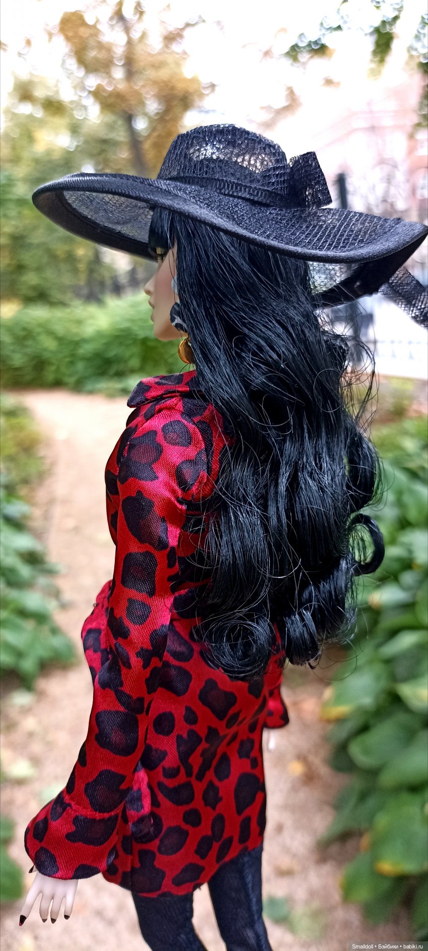 Кошка, которая гуляет сама по себе