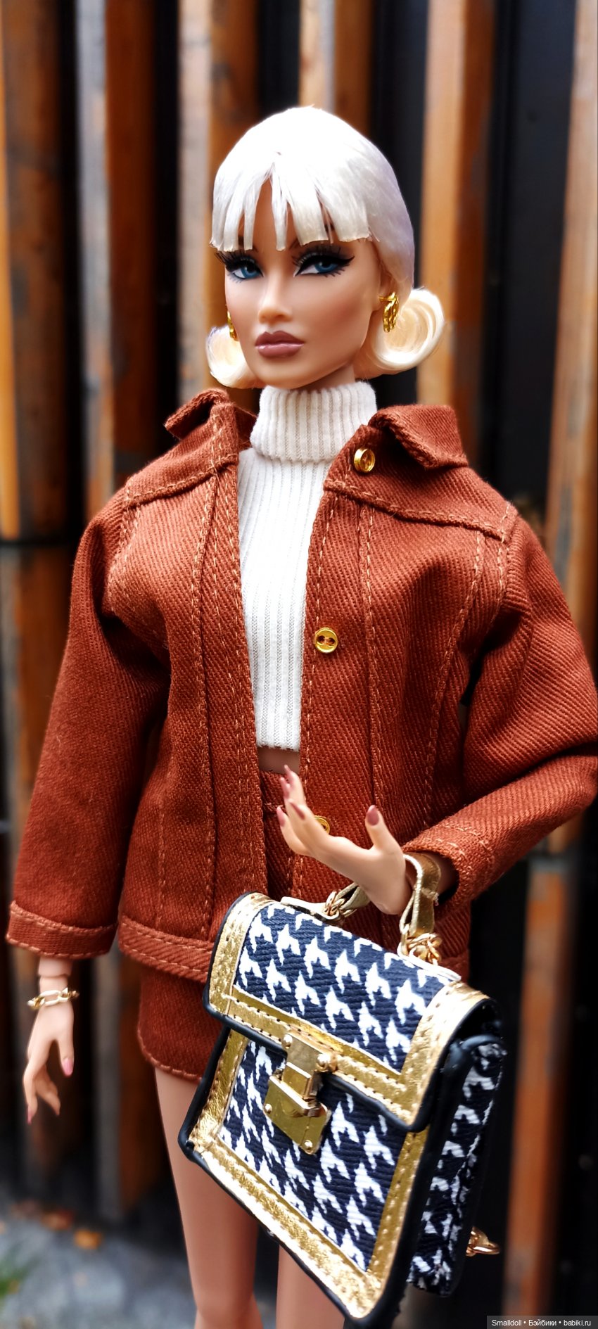 Бэби и костюм цвета корицы