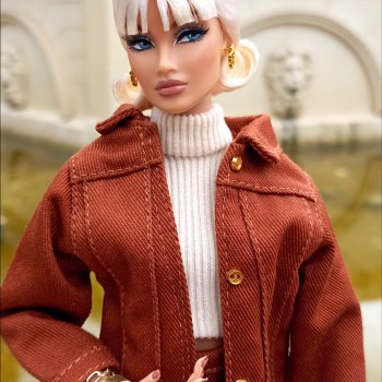 Бэби и костюм цвета корицы