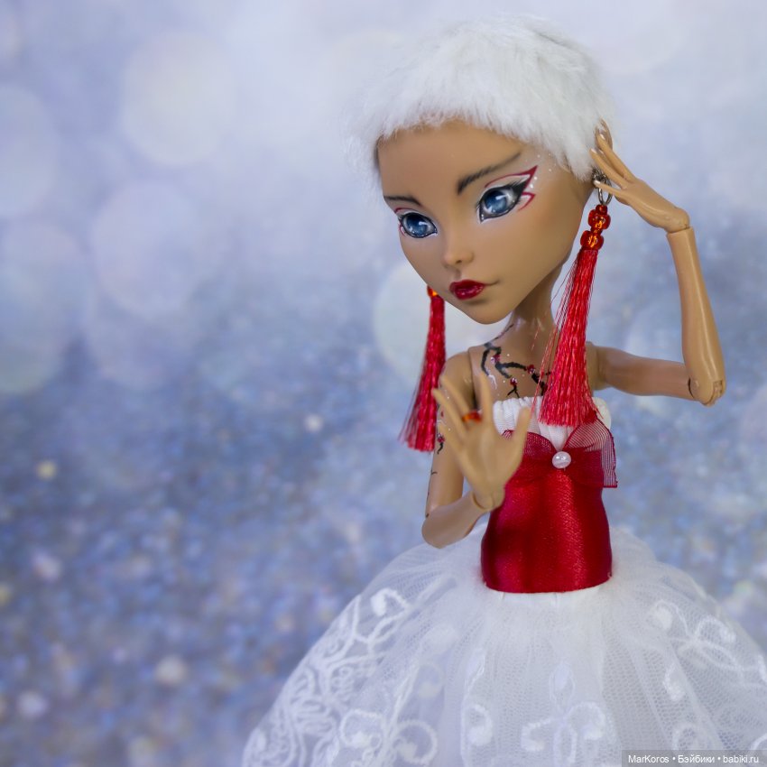 Красно-белая Клео — ООАК Monster High и Ever After High: репейнт