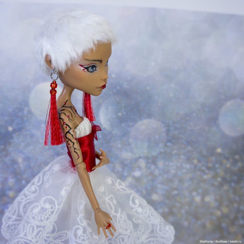 Красно-белая Клео — ООАК Monster High и Ever After High: репейнт