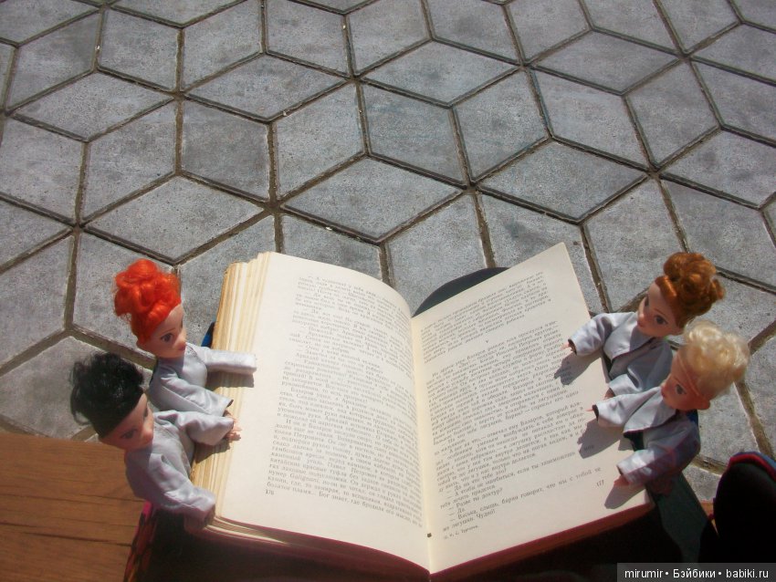 Как мои новые куклы ходили в парк