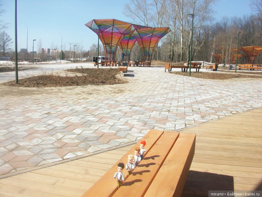 Как мои новые куклы ходили в парк