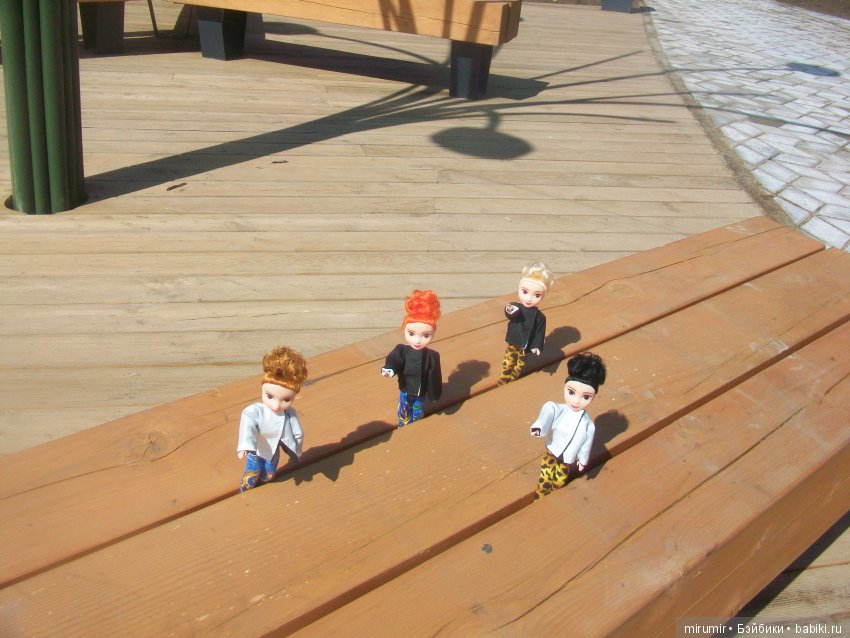 Как мои новые куклы ходили в парк