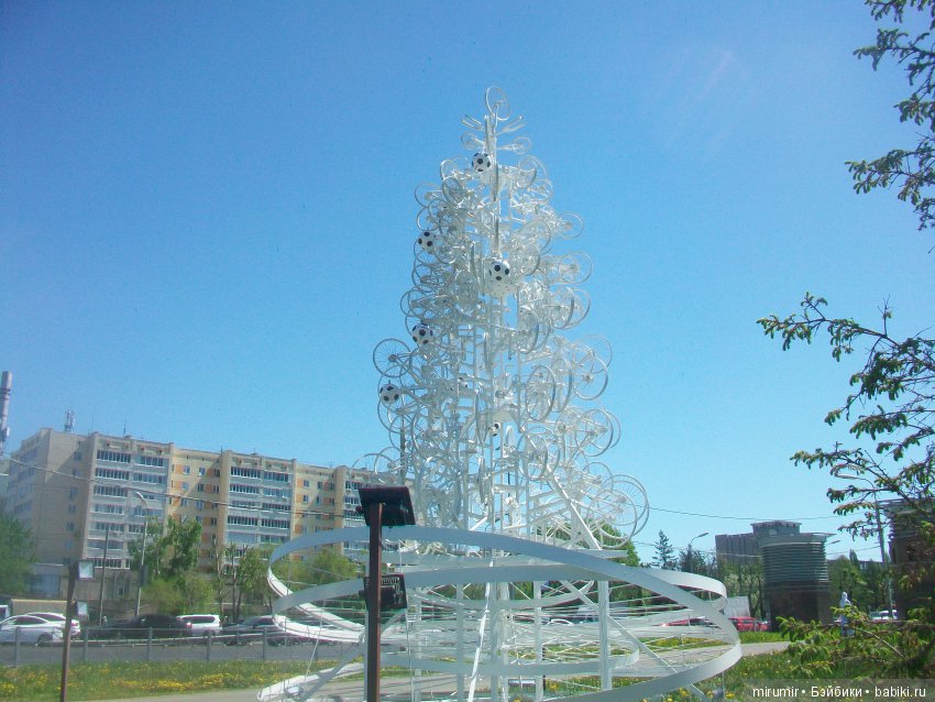 В последние дни весны мы с куклятами сходили в казанский сквер Стамбул