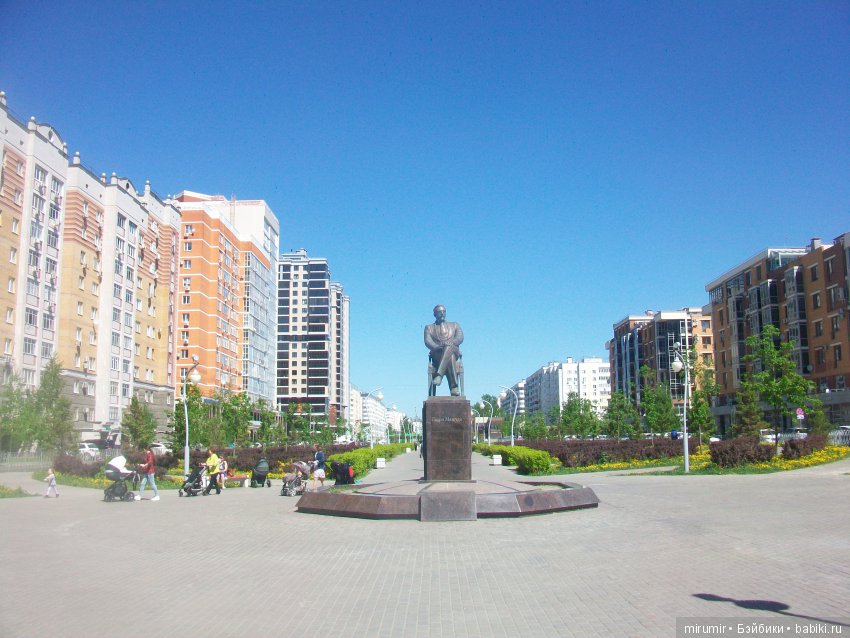 В последние дни весны мы с куклятами сходили в казанский сквер Стамбул