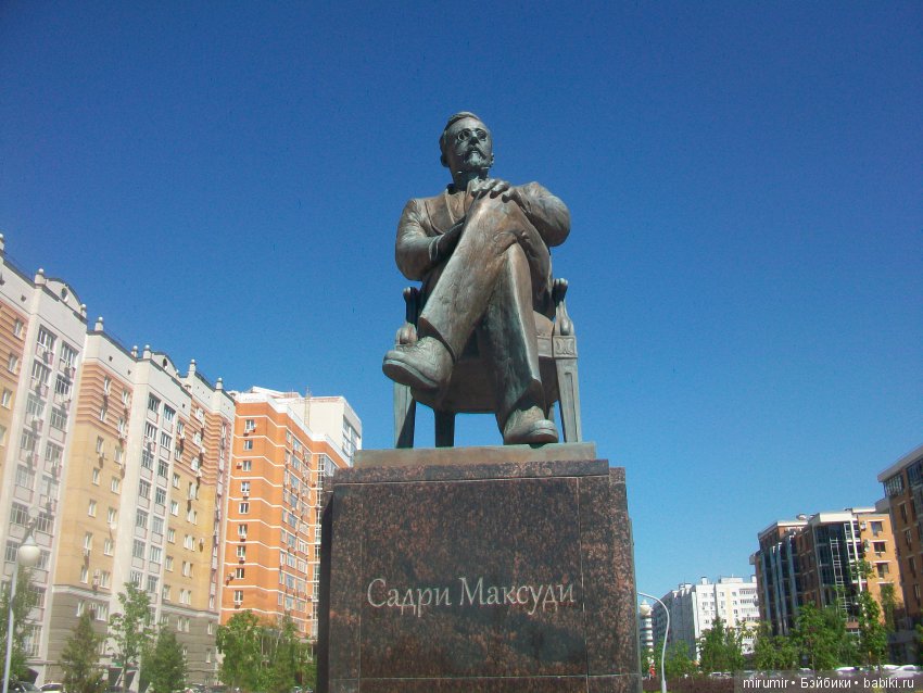 В последние дни весны мы с куклятами сходили в казанский сквер Стамбул