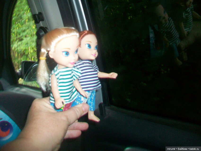 Мы первый раз вывезли своих новых куклят Лизу и Алису на дачу