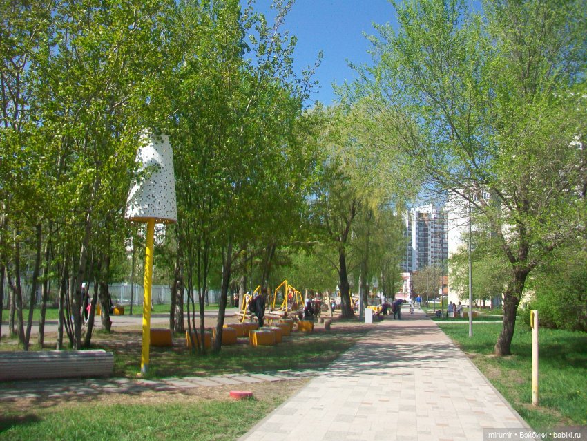 Апрельская прогулка по бульвару "Домашний"