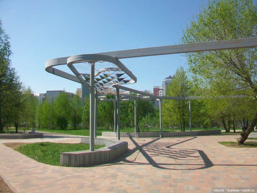 Апрельская прогулка по бульвару "Домашний"