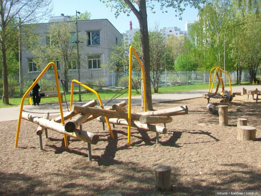 Апрельская прогулка по бульвару "Домашний"