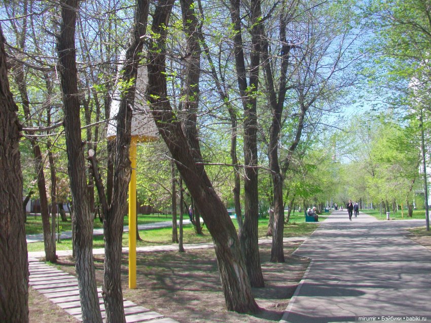 Апрельская прогулка по бульвару "Домашний"