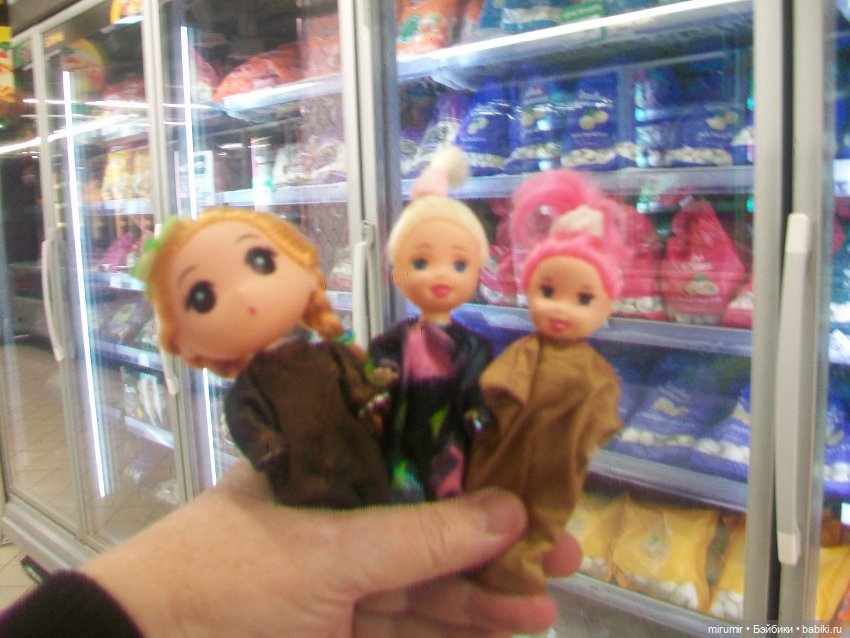 Гуляем в обновках по нашей улице и рядом с ней