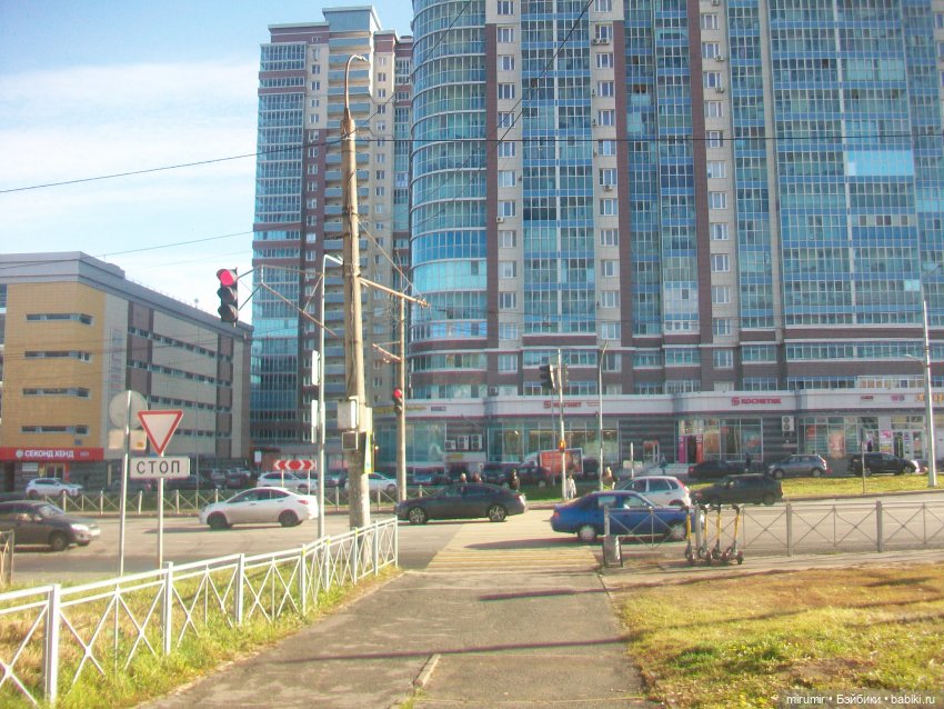 Гуляем в обновках по нашей улице и рядом с ней