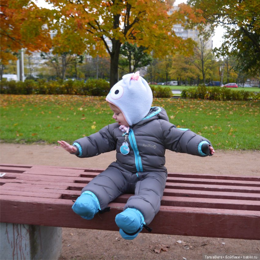 А из моего окна осень яркая видна