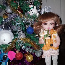 Мамочка ты где?Я жду тебя у ёлки)