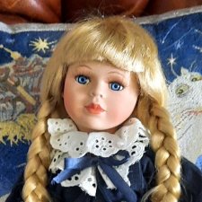 Девочка с косичками из The Leonardo Collection