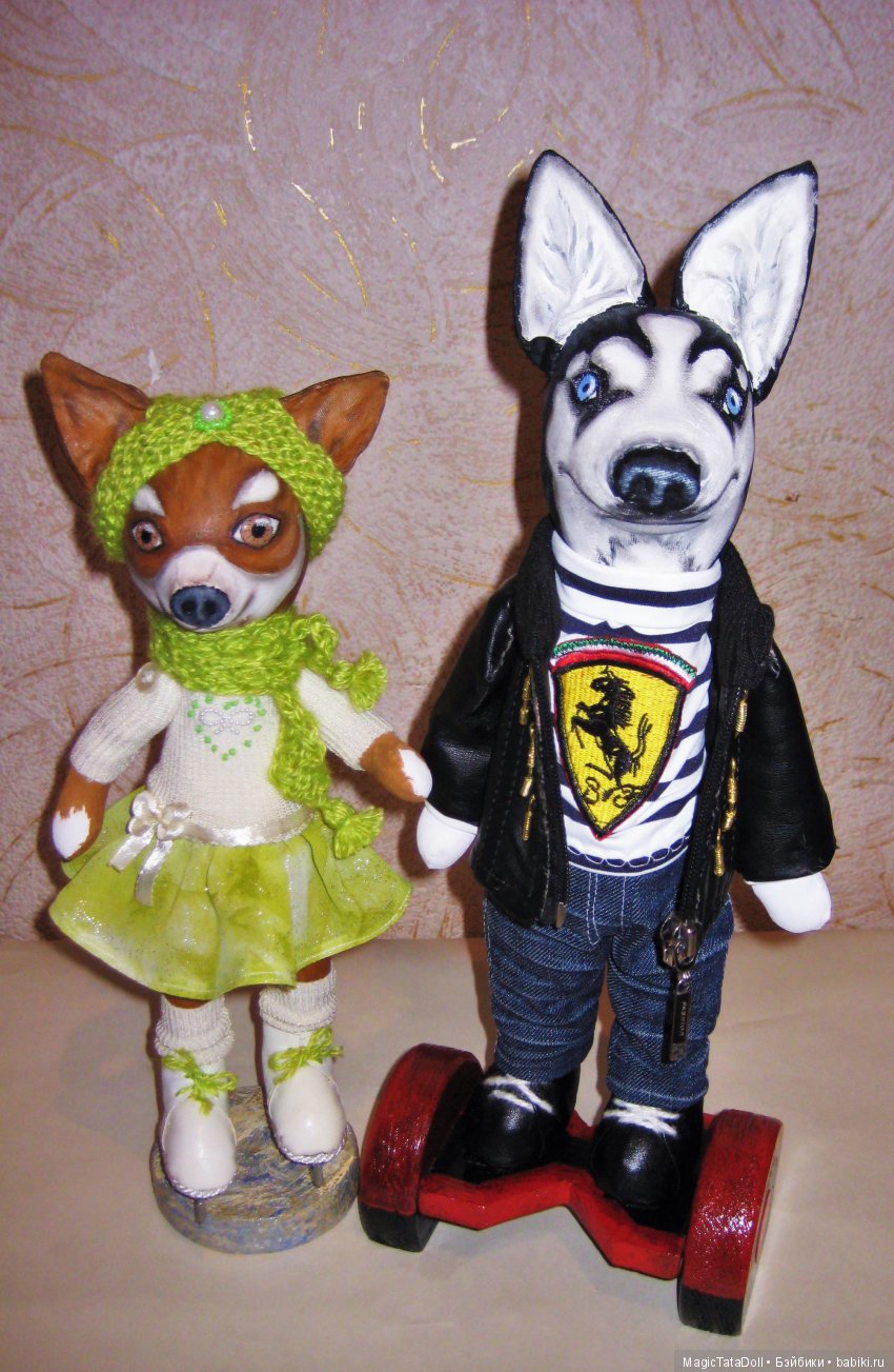 Эта парочка спортивных собак. Фигуристка Чао-чао и скейтбордист Хаски. Собаки полностью авторские
