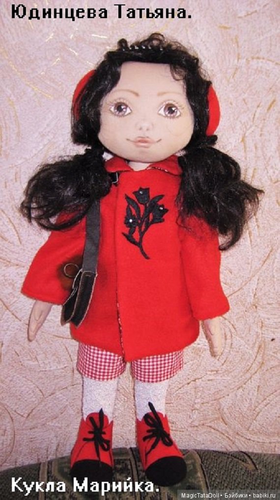 Это Марийка, у нее в наборе целый гардероб с одеждой, обувью, сумочкой и куклой
