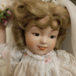 Фарфоровая кукла "Игра в невесту"