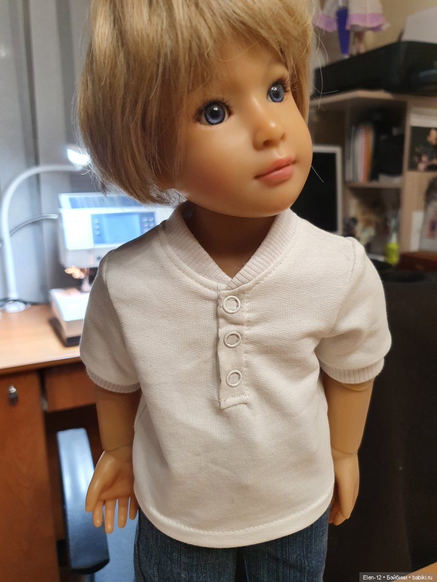 дальше примерили футболку и новый паричок