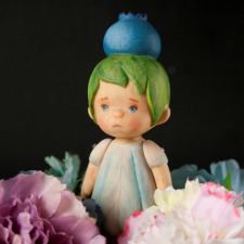 Деревянная куколка Черничка