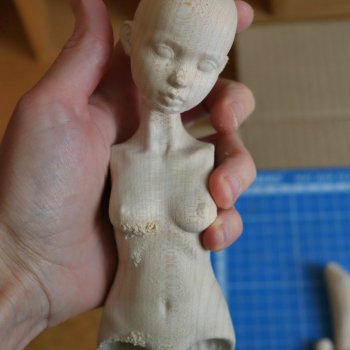 Первая шарнирная кукла из клёна