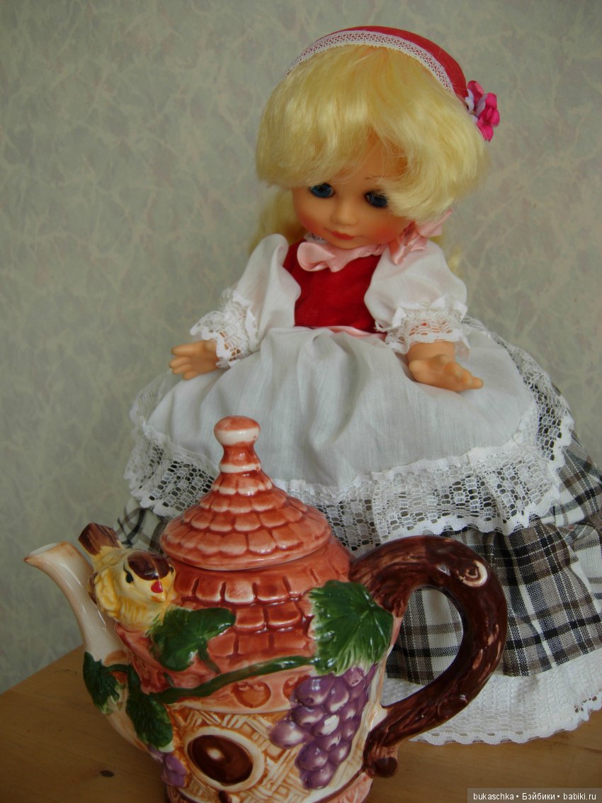 "Чайная девочка" угощает "чаем из "веника""