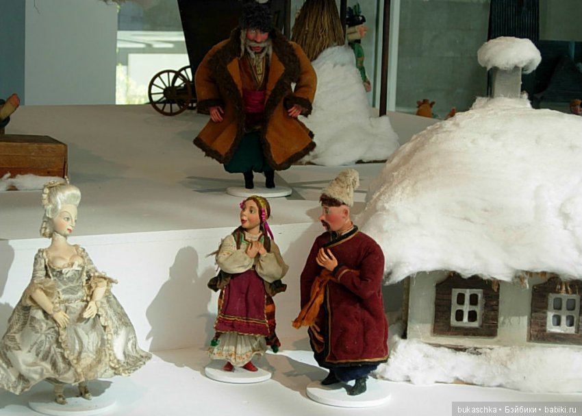 Жители "Кукольного острова" на выставке "Куклы 2.0" в Музее кино