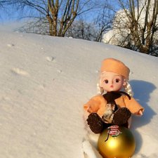 Зимние забавы или девочка на шаре