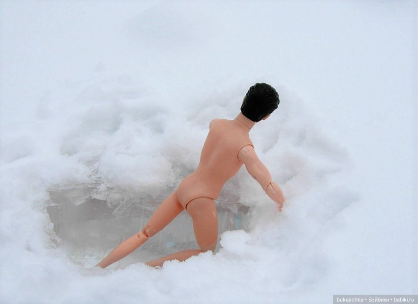 Зимние забавы: купание в проруби