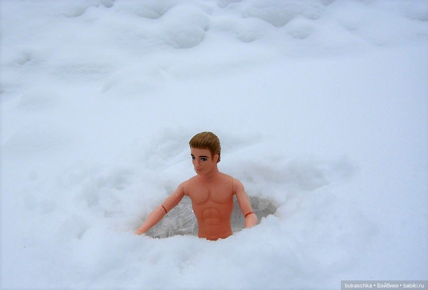 Зимние забавы: купание в проруби (фото 3)