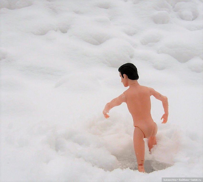 Зимние забавы: купание в проруби