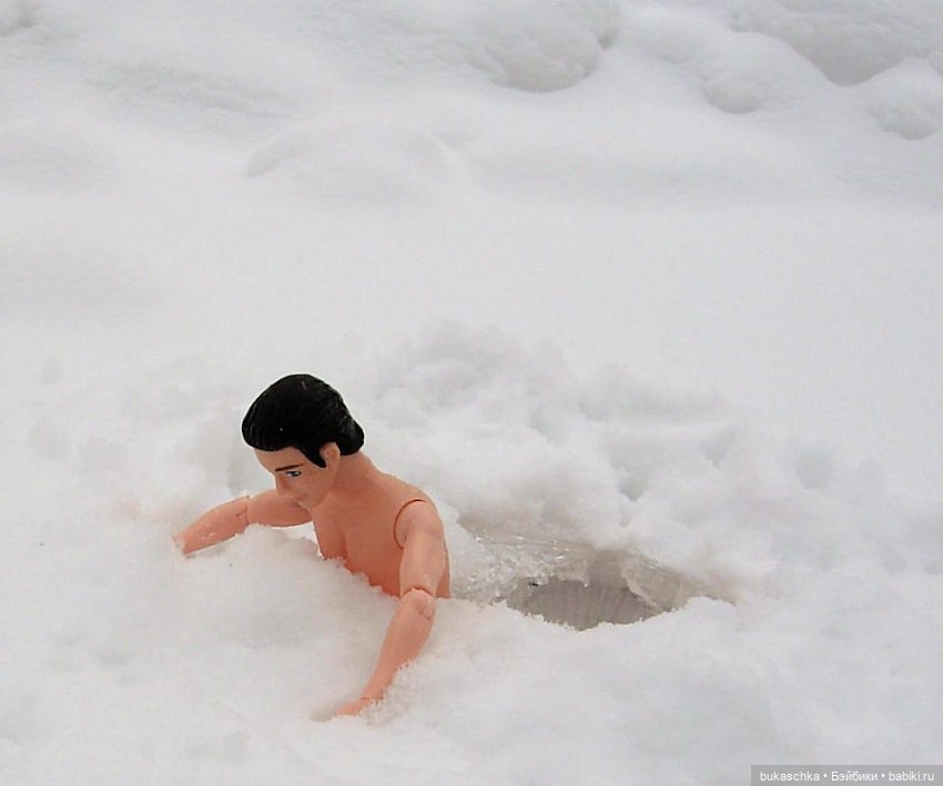 Зимние забавы: купание в проруби