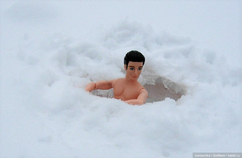 Зимние забавы: купание в проруби