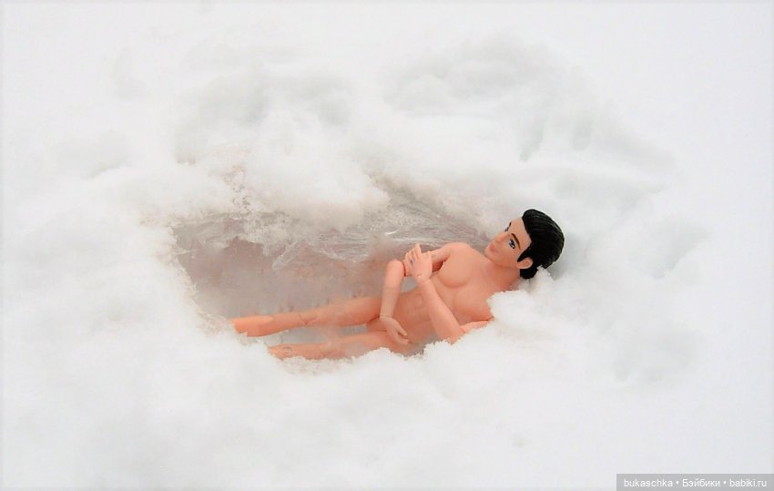 Зимние забавы: купание в проруби