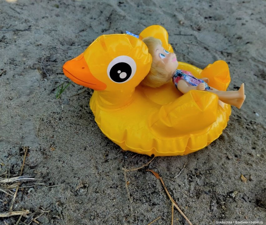 Машка на отдыхе. Кря-кря — Куклы Маша и Медведь (Simba): Маша в кармашке