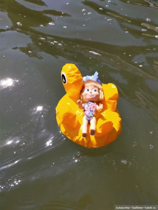 Машка на отдыхе. Кря-кря — Куклы Маша и Медведь (Simba): Маша в кармашке