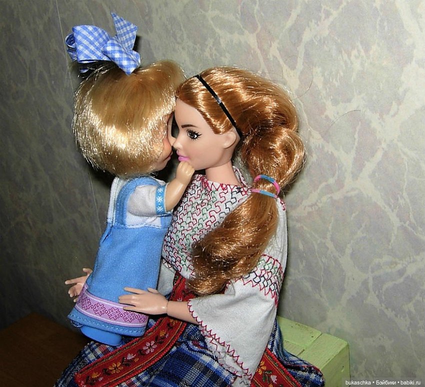 Свою маму я люблю — Куклы Маша и Медведь (Simba): Маша в кармашке (фото 6)