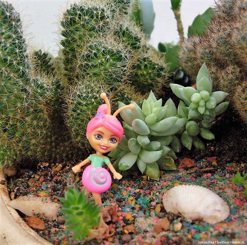 Букашки в новогоднем лесу