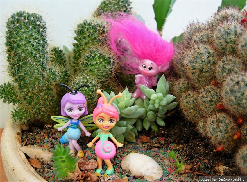 Букашки в новогоднем лесу