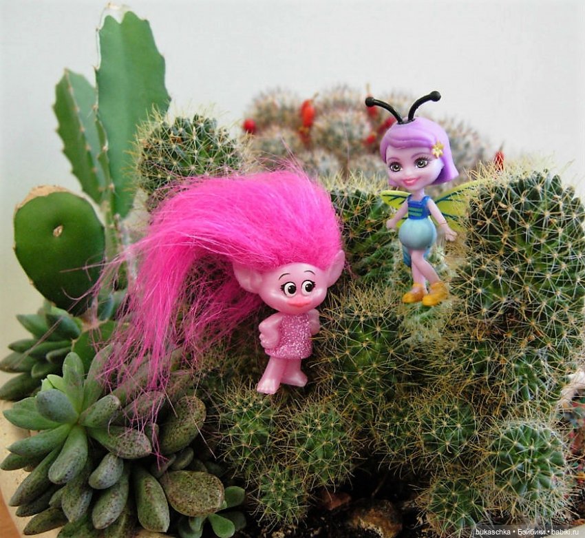 Букашки в новогоднем лесу