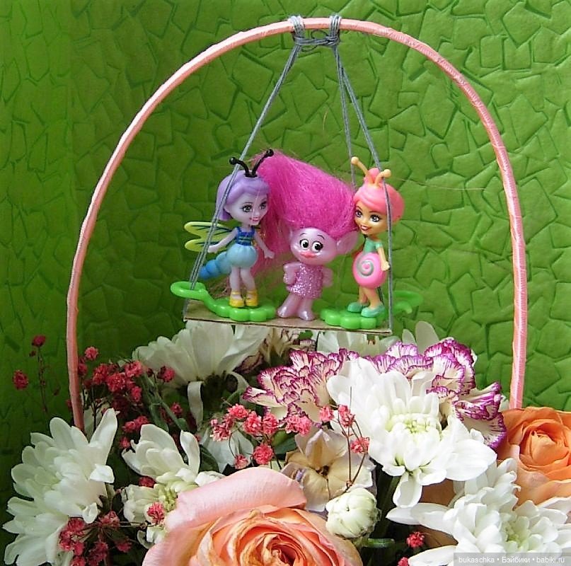 Букашки в цветочной корзинке