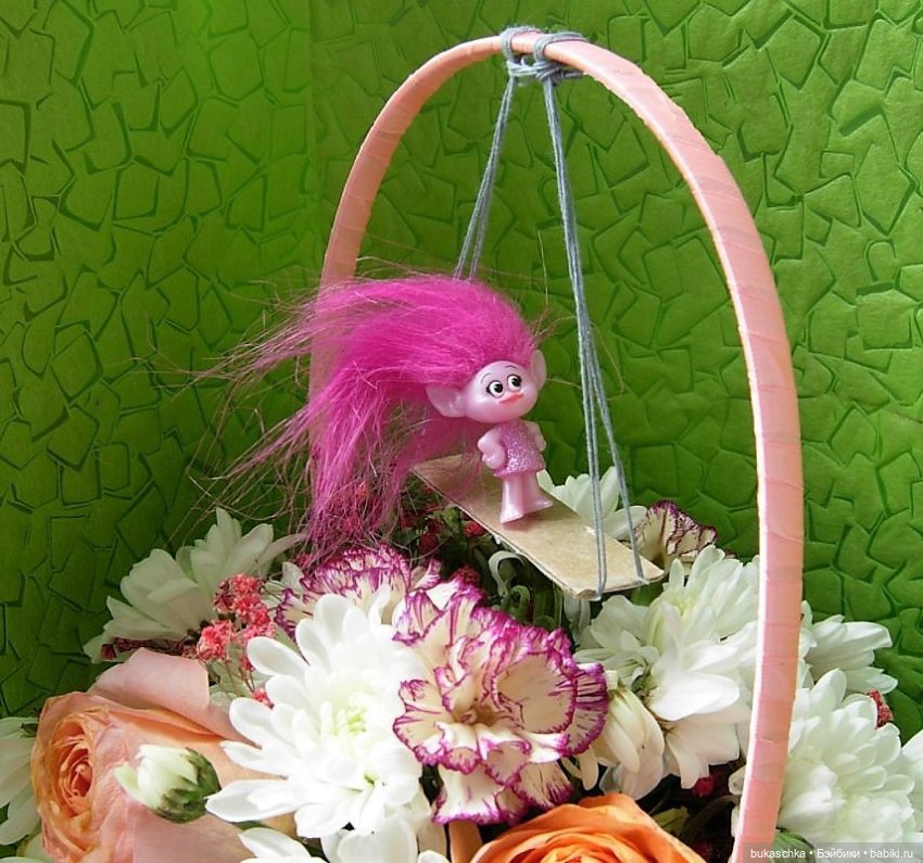 Букашки в цветочной корзинке