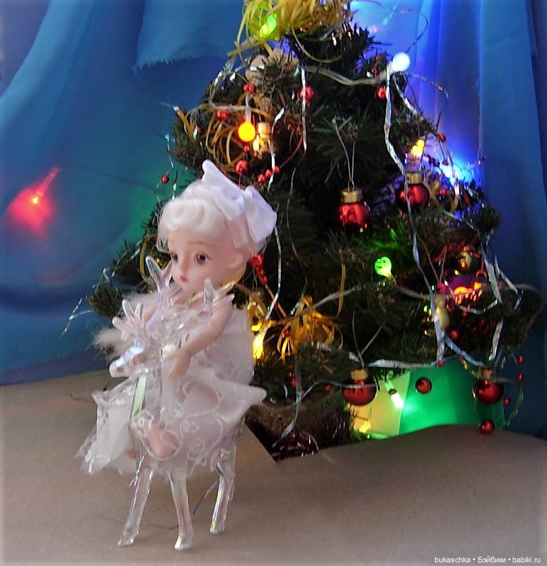 Лесной олень и новогодняя елка (фото 3)