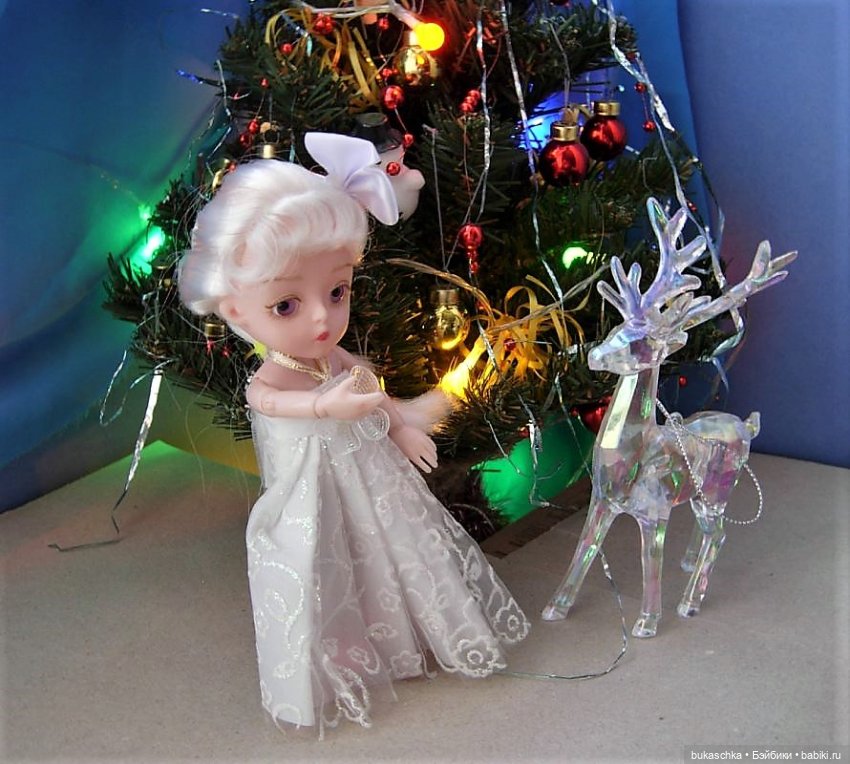 Лесной олень и новогодняя елка (фото 2)