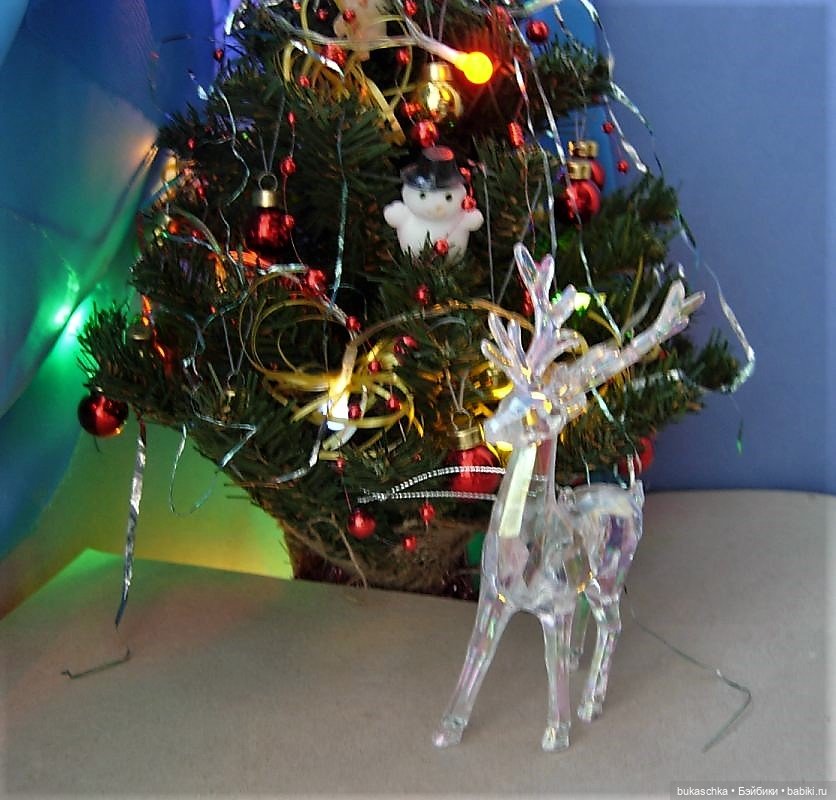 Лесной олень и новогодняя елка