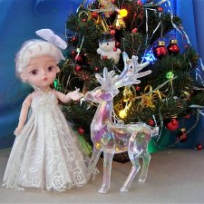 Лесной олень и новогодняя елка